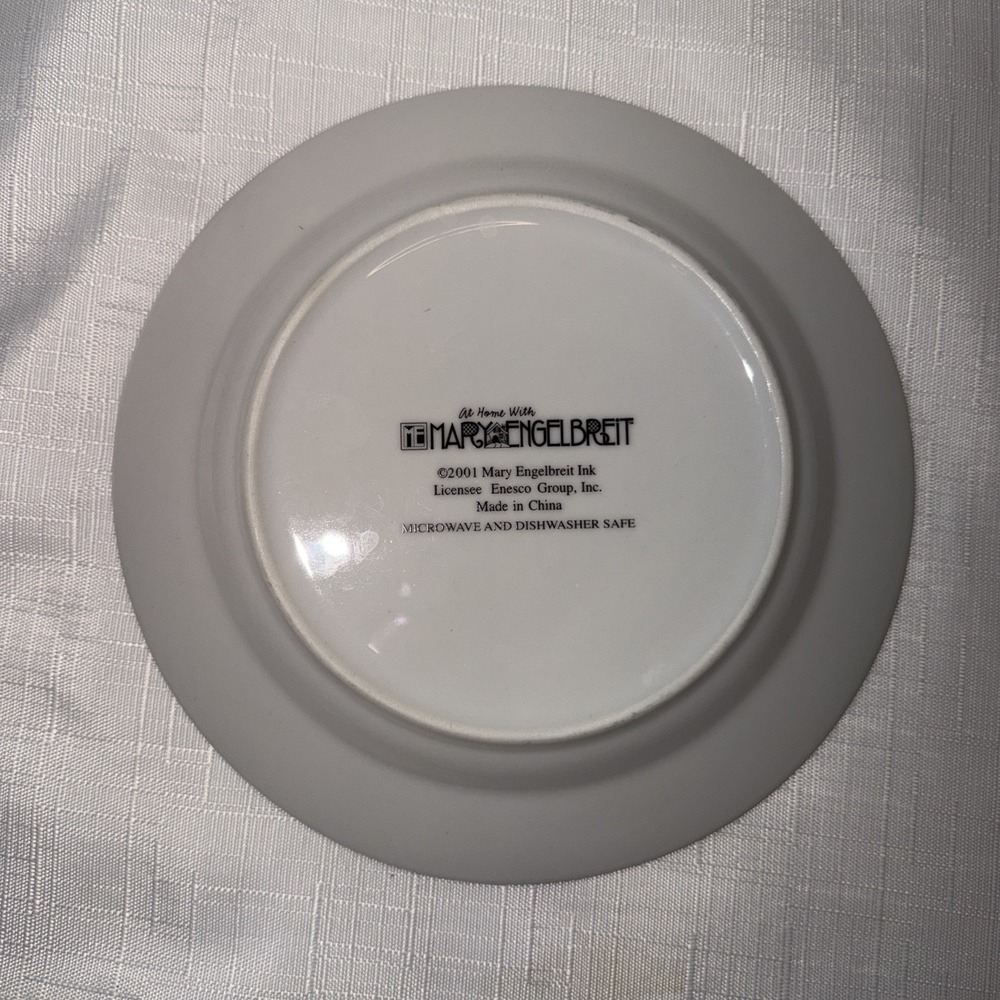 Set of 2 Mary Engelbreit Garden 'Breit Dessert Plates 2001 Enesco Vintage 8 Inch - Picture 3 of 5